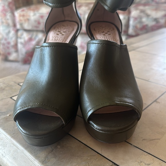 Vince Camuto sandal very very good condition used like twice size 6 - Picture 10 of 14